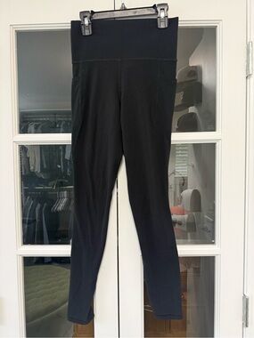 Athleta Black salutation stash pocket Leggings